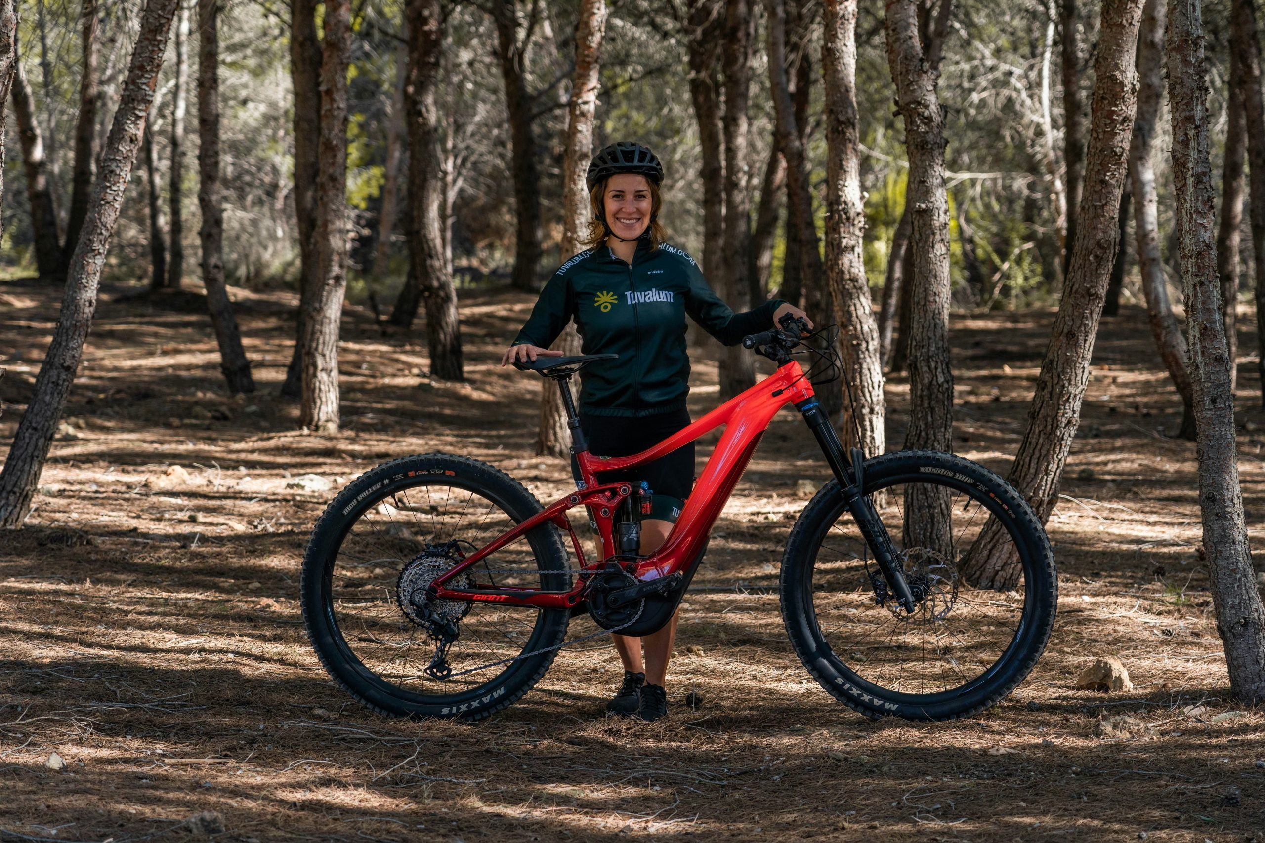 Bicicleta-eléctrica-bosque